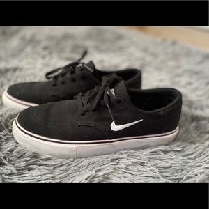 Youth 4.5 Nike Shoes